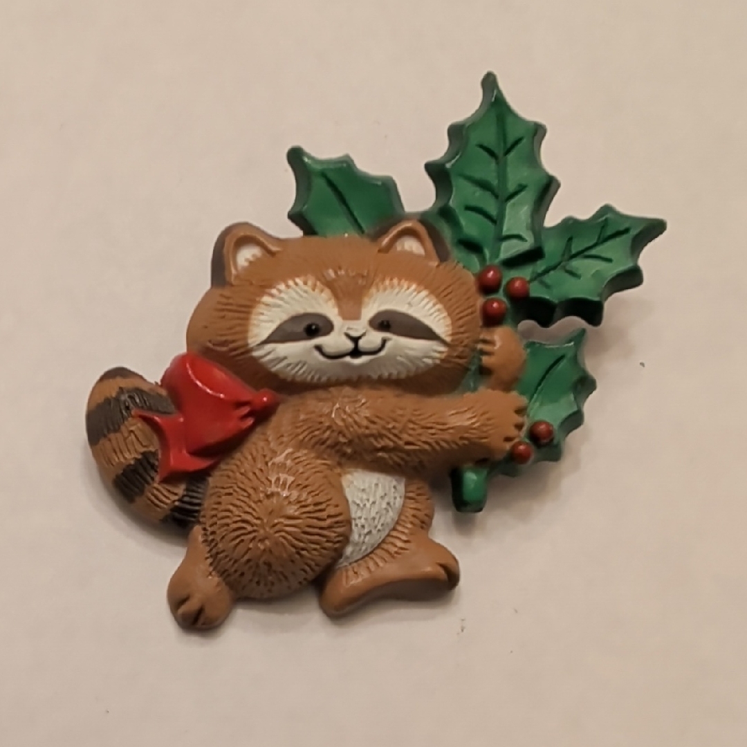 Hallmark Brown And Green Raccoon Pin 15$